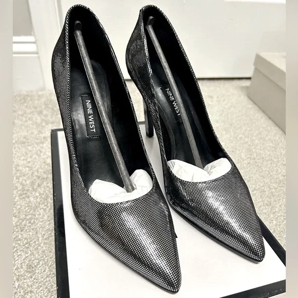 NWT!! Tatiana Heels - Picture 2 of 5